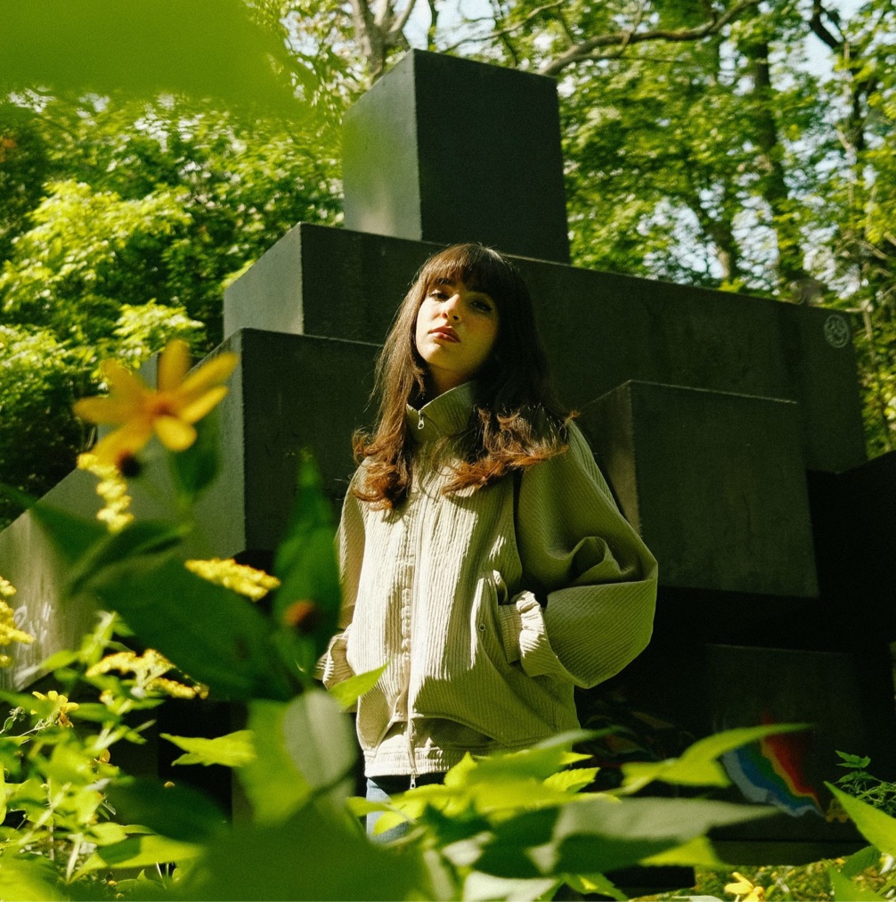 Gabriela Bee Releases Single “LOOK AT YOU NOW”