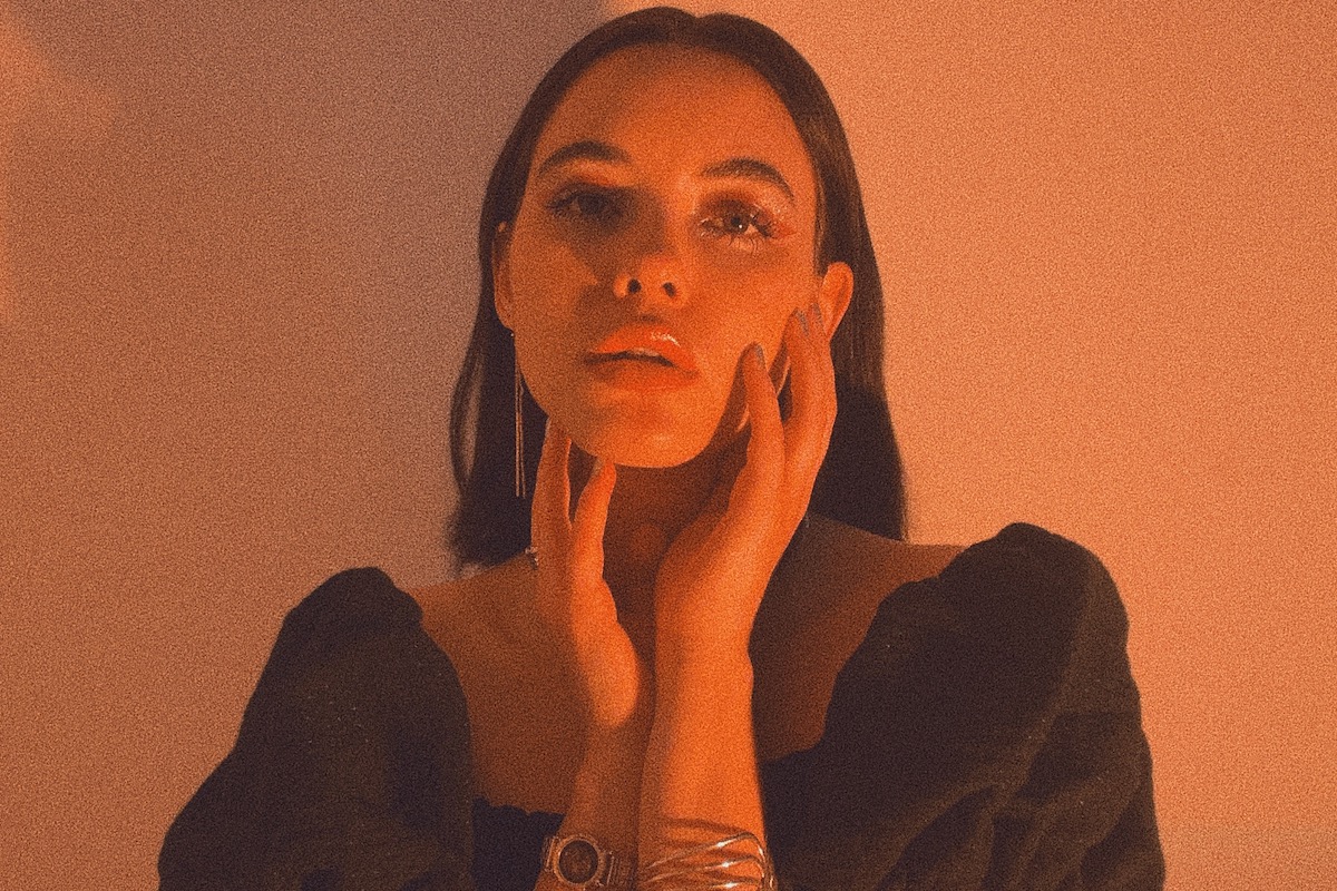 Sabriel Drops Stunning Single ‘Fox in the Henhouse’