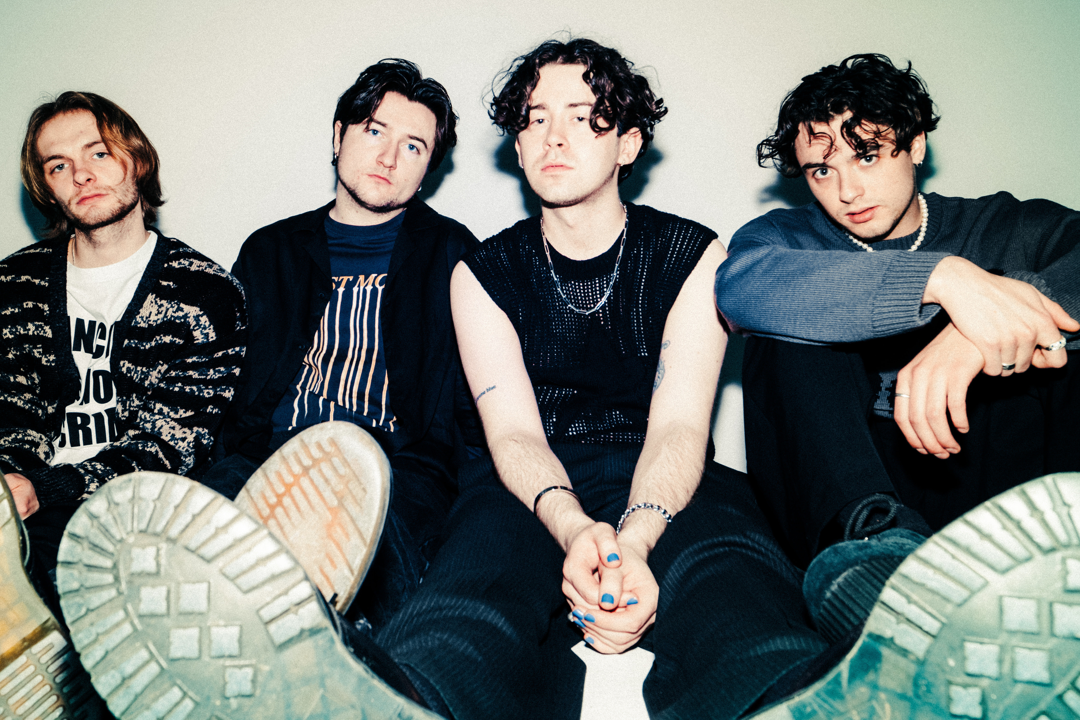 Irish Band modernlove Releases New Single “unfamiliar ceilings”