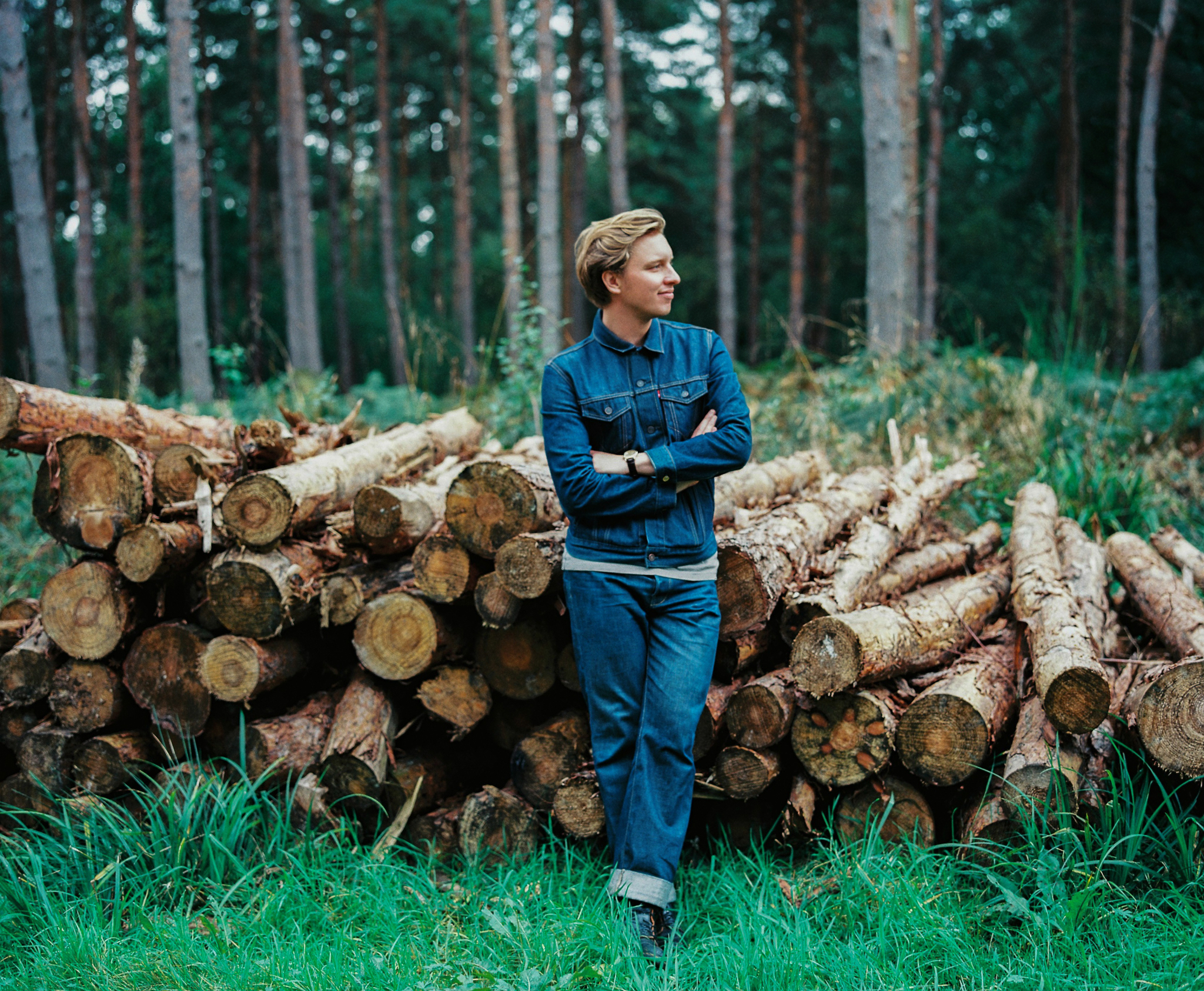 George Ezra Releases Video for ‘Green Green Grass’