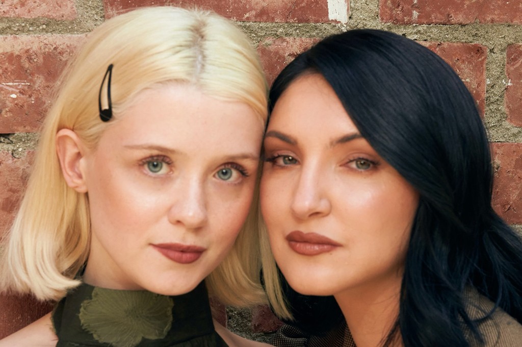 SONG OF THE WEEK: Maisie Peters and Julia Michaels Team Up For “Kingmaker”